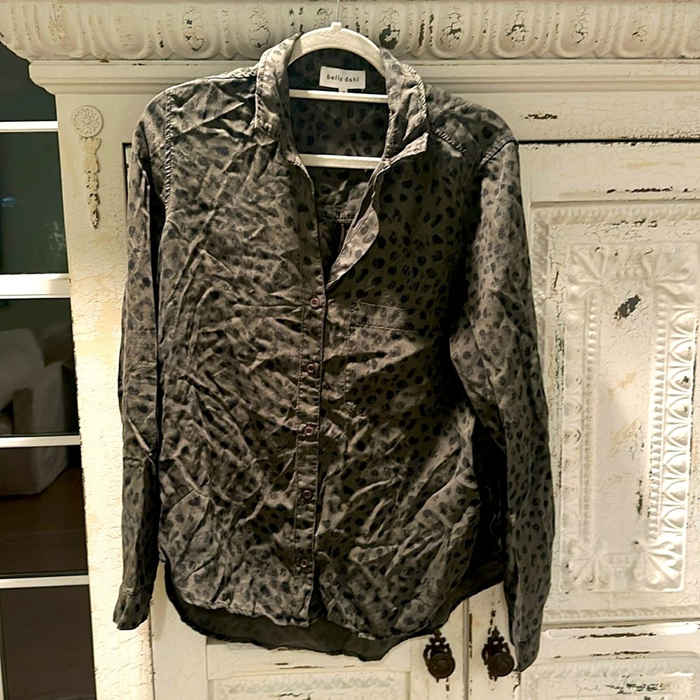 Bella Dahl Long Sleeve Clean Shirt - Denim Spots Print